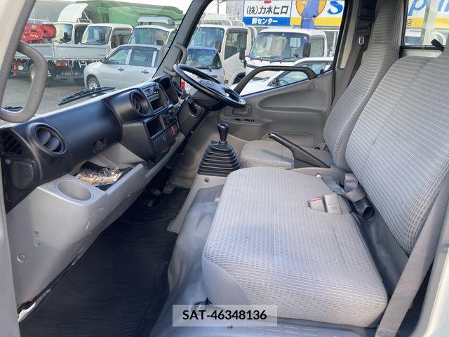 Hino DUTRO 2011-11 320369-8