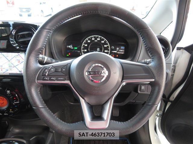 Nissan NOTE 2017-08 206956-9