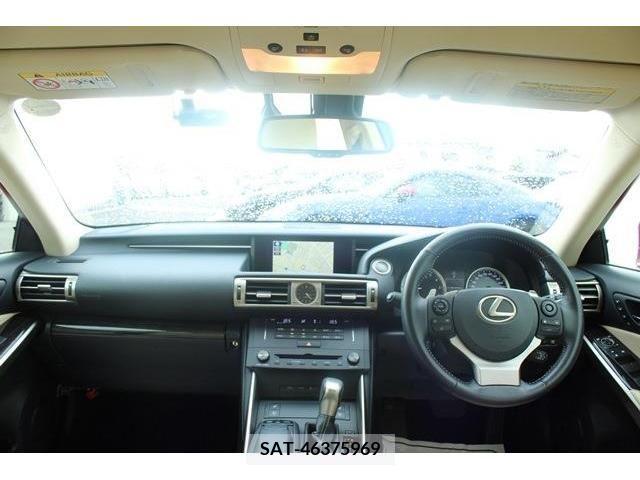 Lexus IS 2016-08 388358-15
