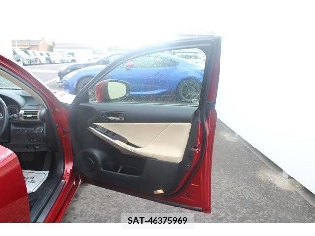 Lexus IS 2016-08 388358-12