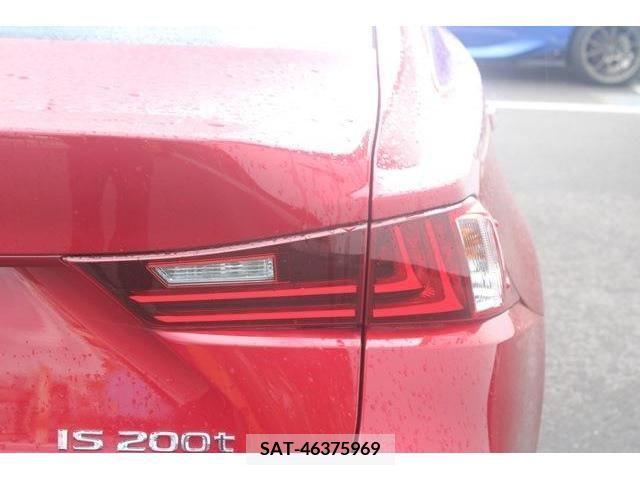 Lexus IS 2016-08 388358-9