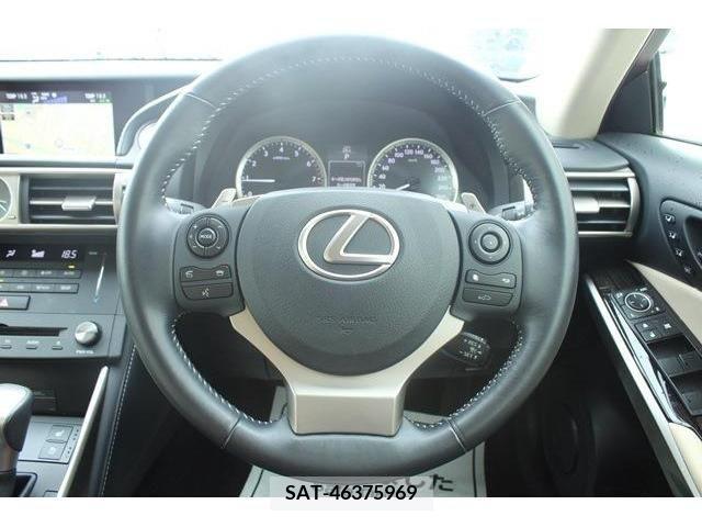 Lexus IS 2016-08 388358-16