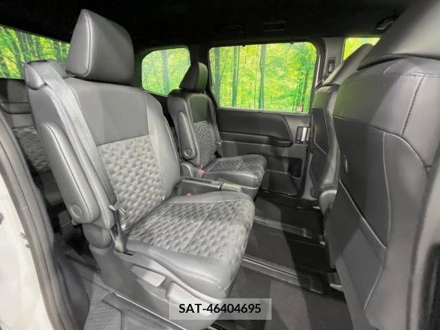 Toyota VOXY 2023-10 289241-9