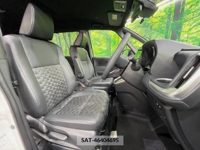 Toyota VOXY 2023-10 289241-8