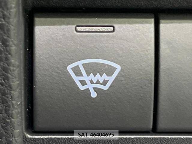 Toyota VOXY 2023-10 289241-4