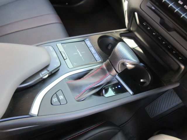 Lexus UX 2018-12 182415-24