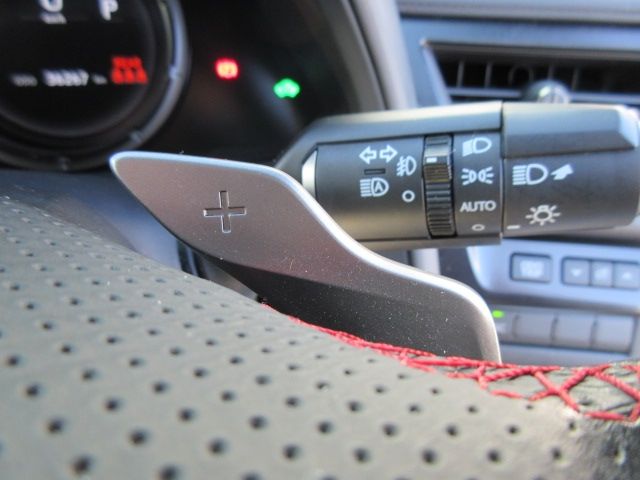 Lexus UX 2018-12 182415-13