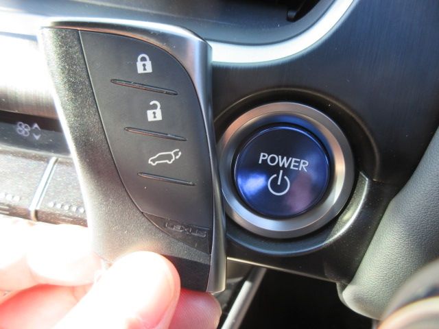 Lexus UX 2018-12 182415-16