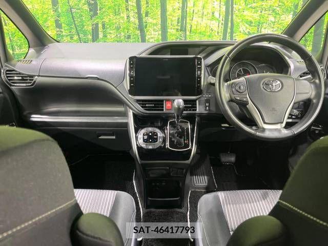 Toyota VOXY 2018-03 331676-1