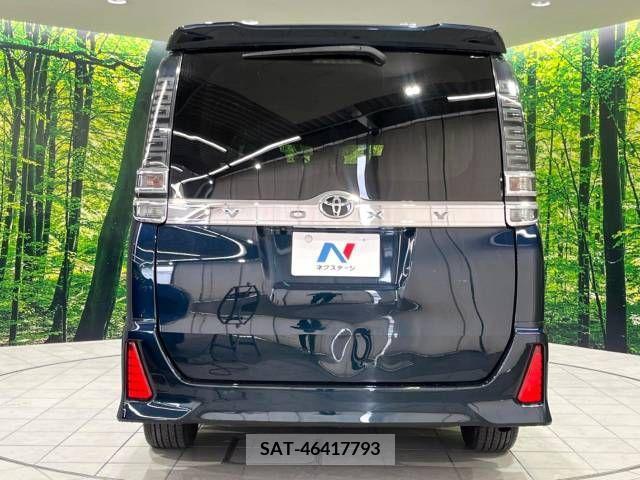 Toyota VOXY 2018-03 331676-16