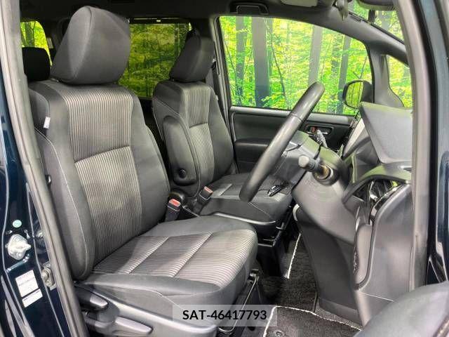 Toyota VOXY 2018-03 331676-8