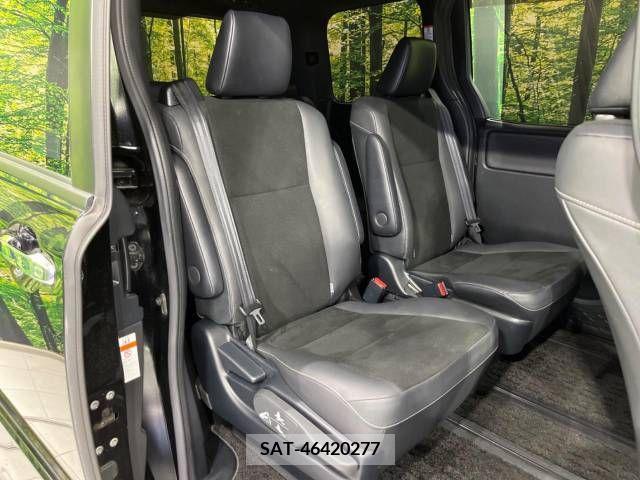Toyota NOAH 2019-07 212978-9