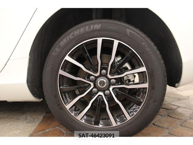 Volvo V40 2018-01 370198-28