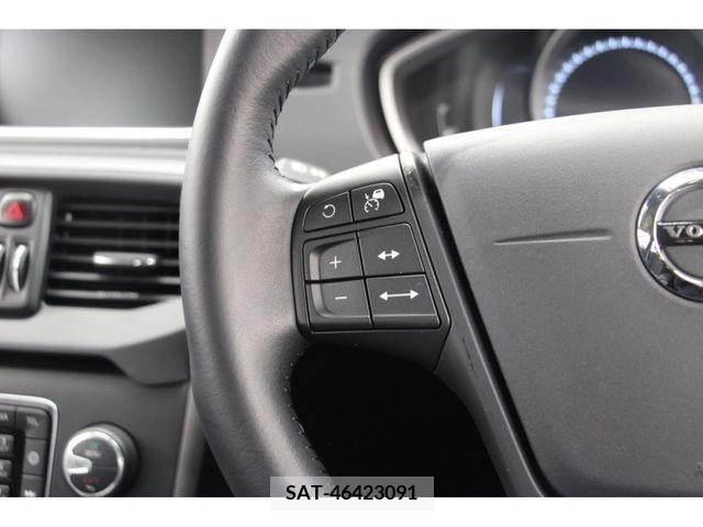 Volvo V40 2018-01 370198-16