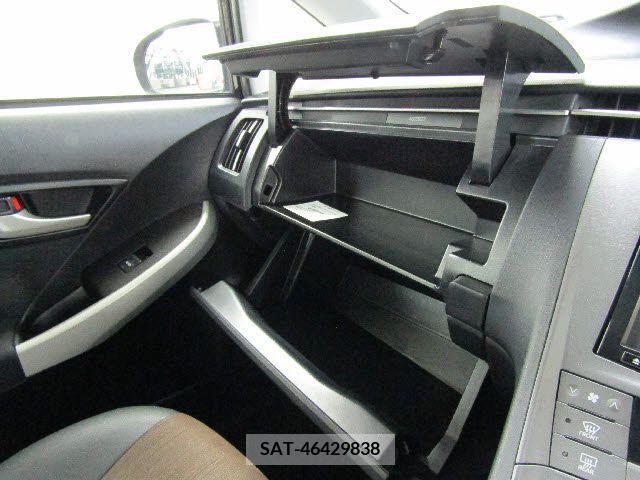 Toyota PRIUS 2012-06 282205-17