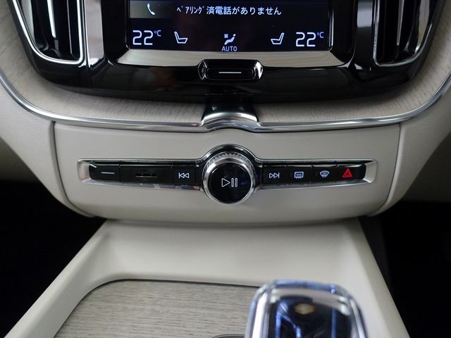 Volvo XC60 2021-07 24201-12