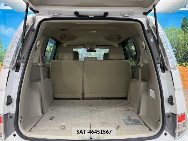 Toyota ISIS 2013-12 256973-11