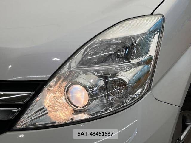 Toyota ISIS 2013-12 256973-12