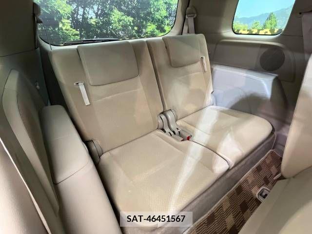 Toyota ISIS 2013-12 256973-10