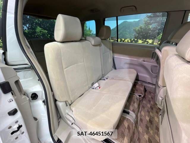 Toyota ISIS 2013-12 256973-9