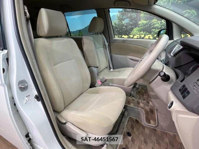Toyota ISIS 2013-12 256973-8