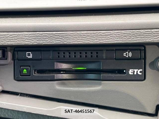 Toyota ISIS 2013-12 256973-4