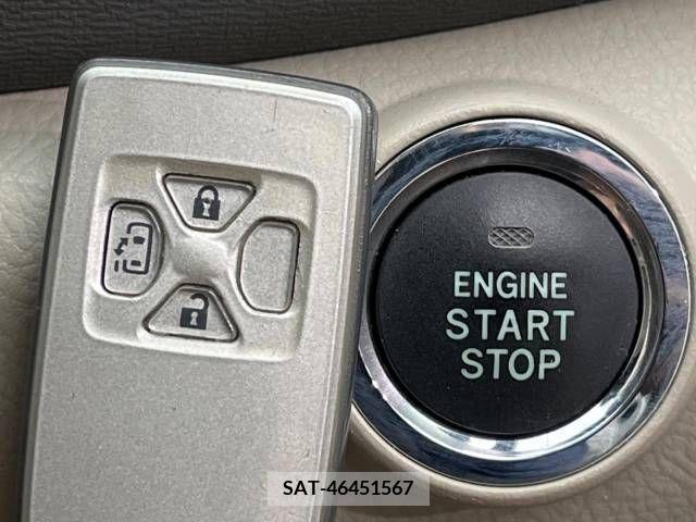 Toyota ISIS 2013-12 256973-6