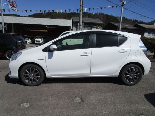 Toyota AQUA 2013-11 1352-1