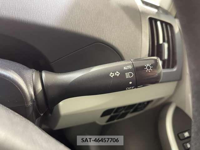 Toyota PRIUS 2014-07 221776-15