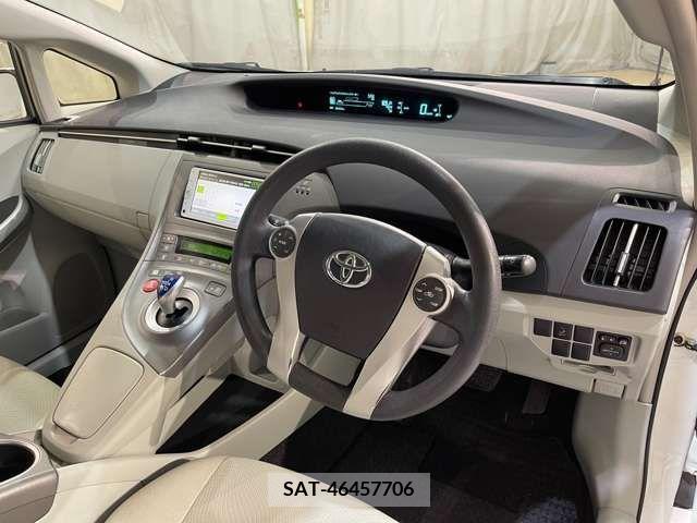 Toyota PRIUS 2014-07 221776-12