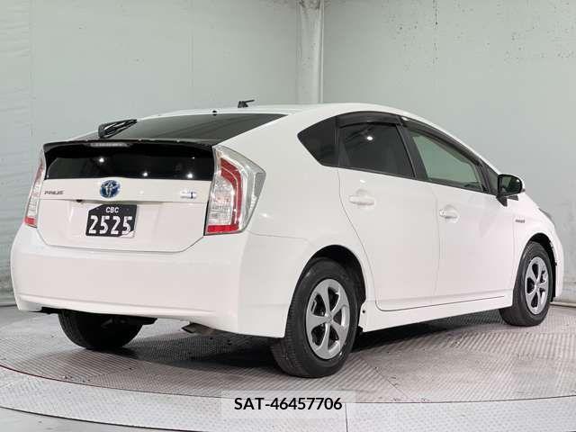 Toyota PRIUS 2014-07 221776-8