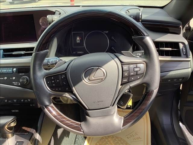 Lexus ES 2018-12 7259-1