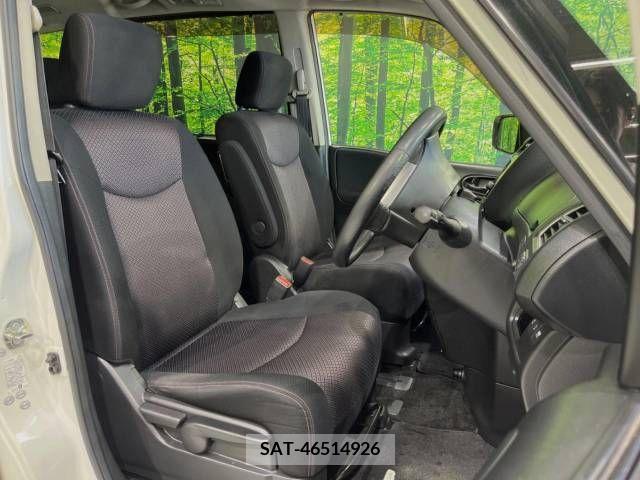 Nissan SERENA 2011-11 367649-8
