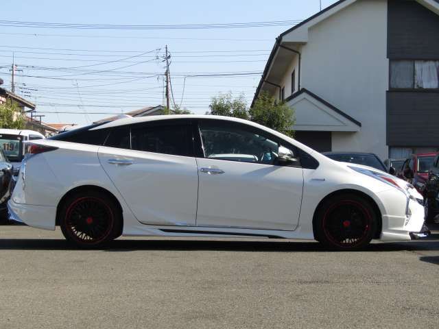 Toyota PRIUS 2016-04 196495-2