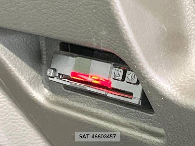 Nissan CUBE 2010-08 320677-4