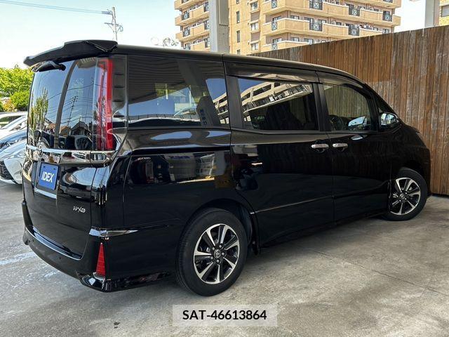 Toyota NOAH 2021-08 279460-1