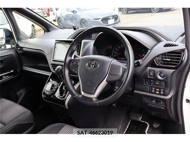 Toyota VOXY 2019-08 395025-7