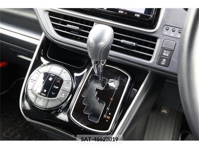 Toyota VOXY 2019-08 395025-8