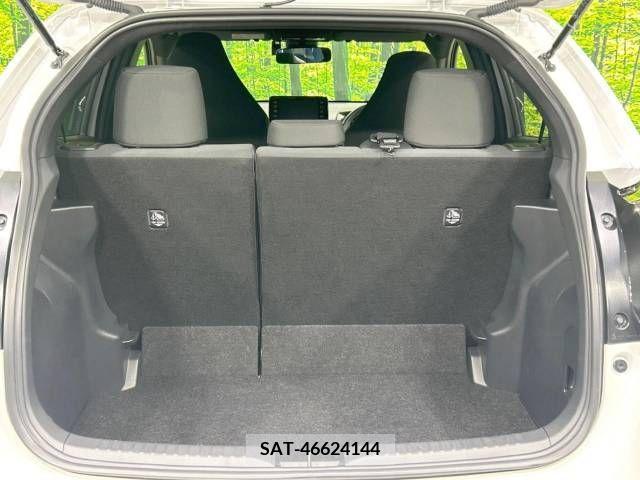 Toyota YARIS 2023-06 371402-10