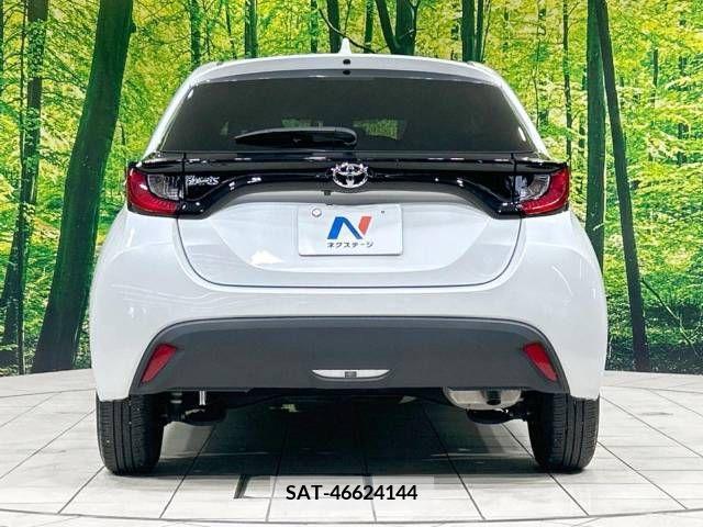 Toyota YARIS 2023-06 371402-15
