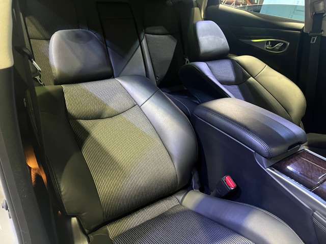 Nissan FUGA 2012-01 5260-11