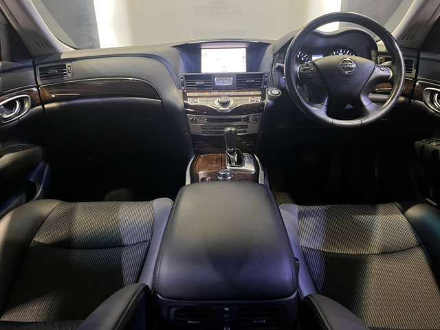 Nissan FUGA 2012-01 5260-10