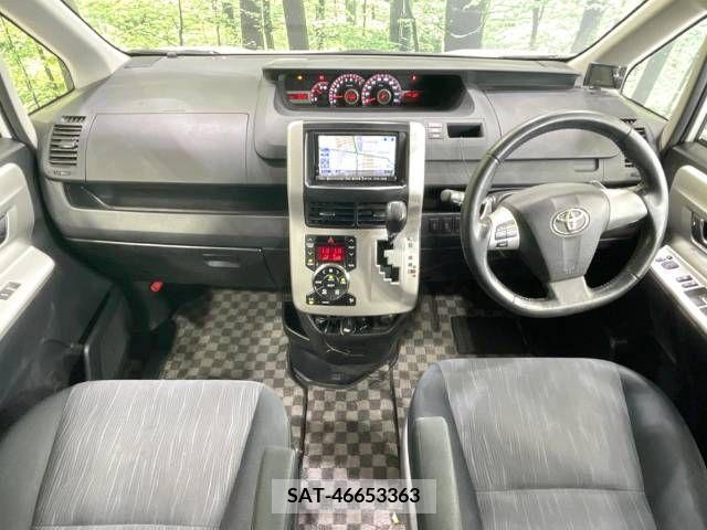 Toyota VOXY 2011-08 335312-1
