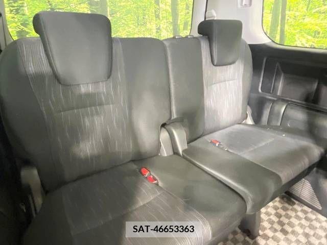 Toyota VOXY 2011-08 335312-9