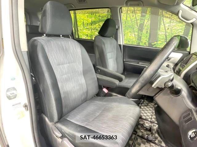 Toyota VOXY 2011-08 335312-7