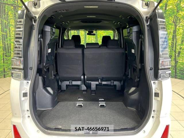 Toyota VOXY 2019-01 212659-11
