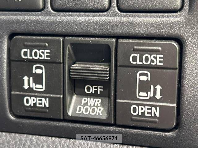 Toyota VOXY 2019-01 212659-3