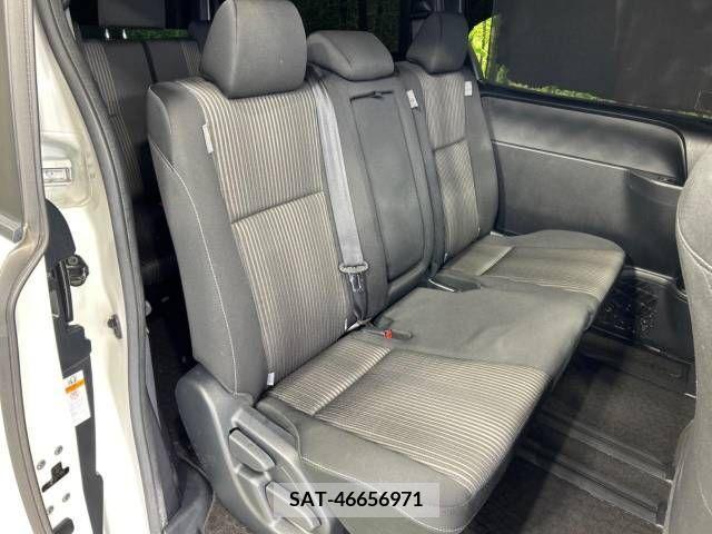 Toyota VOXY 2019-01 212659-9