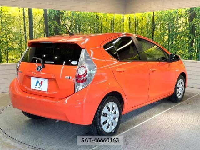 Toyota AQUA 2012-03 356183-17