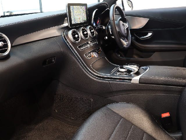 Mercedes Benz C-CLASS 2016-03 25383-1